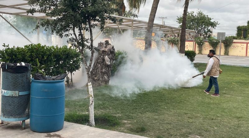 En la lucha contra el dengue, el Cbtis 135 fumigó todas sus instalaciones
