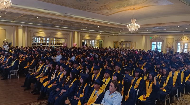 Hoy tienen padrino de lujo los alumnos graduados de la Secundaria General número 10 en Matamoros